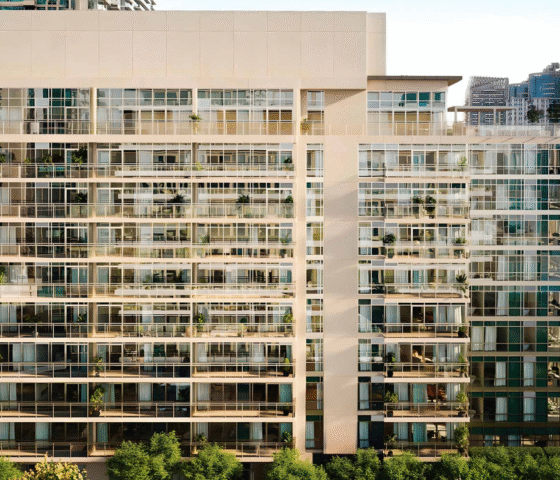 Dubai Marina skyline behind Résidences Du Port