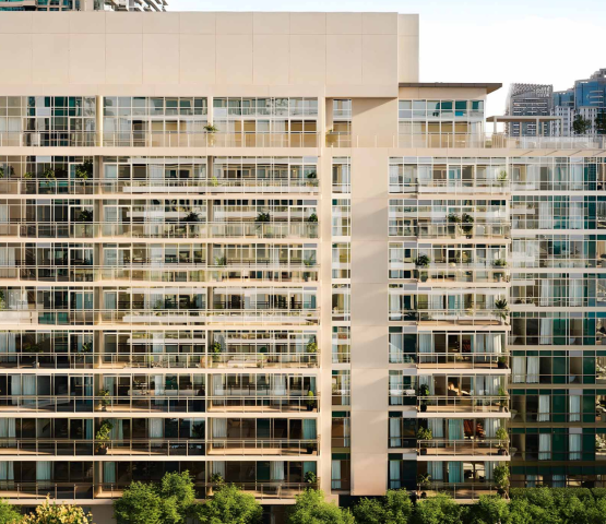 Dubai Marina skyline behind Résidences Du Port